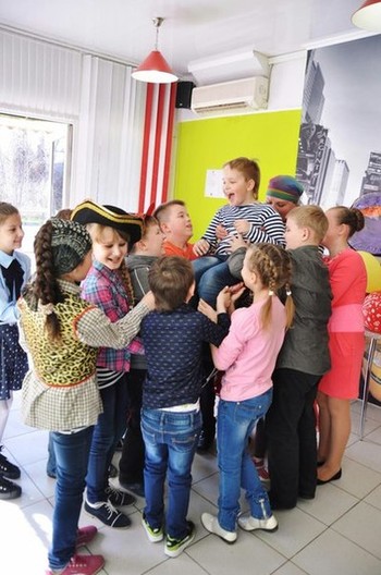 Ведущая на детский праздник в Симферополе, цена за проведение